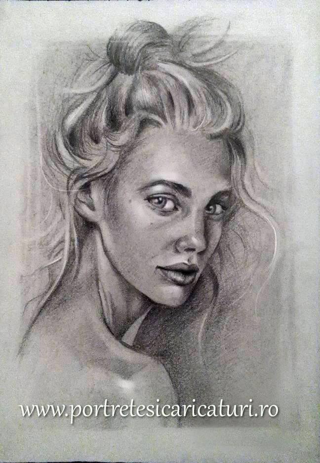 Portret în creion alb‑negru - Tânără